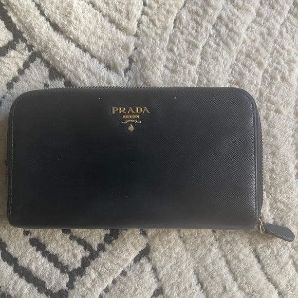 Prada zip wallet - Picture 1 of 10